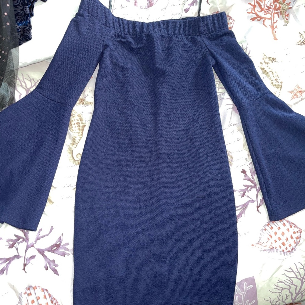 XS navy bcbgeneration off shoulder bodycon bell sleeve dress